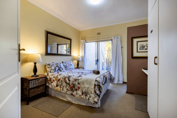  Virginia self-catering unit in Durbanville with double bed and garden access 