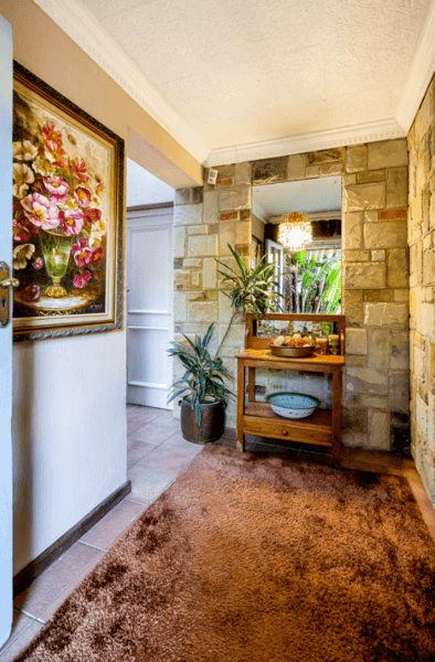  Entrance hall of Virginia self-catering unit in Durbanville with stone walls 